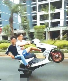 摩托车视频飙车,极限速度下的生死较量