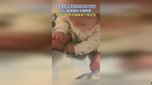 挠小孩痒痒视频,萌娃瞬间笑翻，温馨亲子互动瞬间